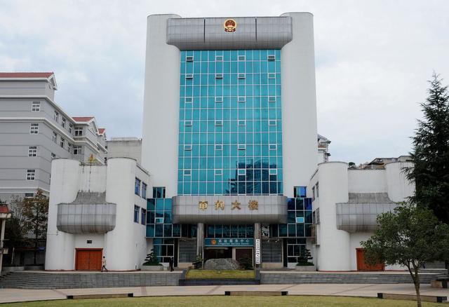 仇！77岁老人“残忍打死弟弟”烧尸未果：侄女选择谅解判无杏彩体育平台期！(图4)