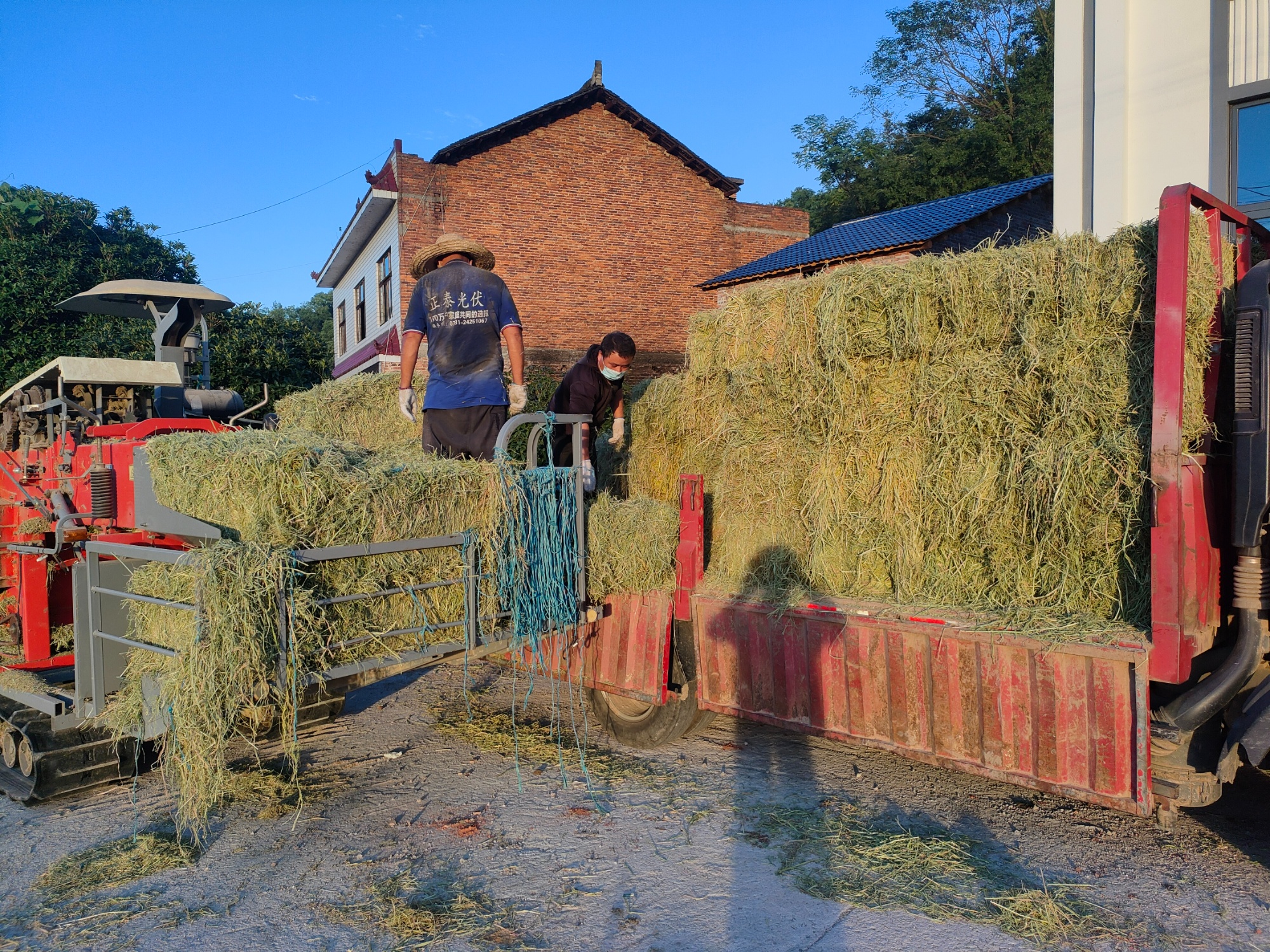 湖南涟源：秸秆“变废为宝”绘就生态经济双赢画卷(图1)