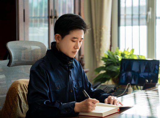 杏彩体育平台强农先锋丨肖英芮：向“新”而行破浪肉鸭江湖(图1)