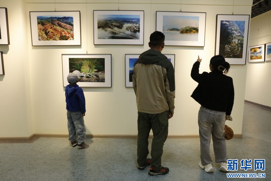 杏彩体育“世界的‘香格里拉’民族团结的家园”网络主题传播活动举行(图2)