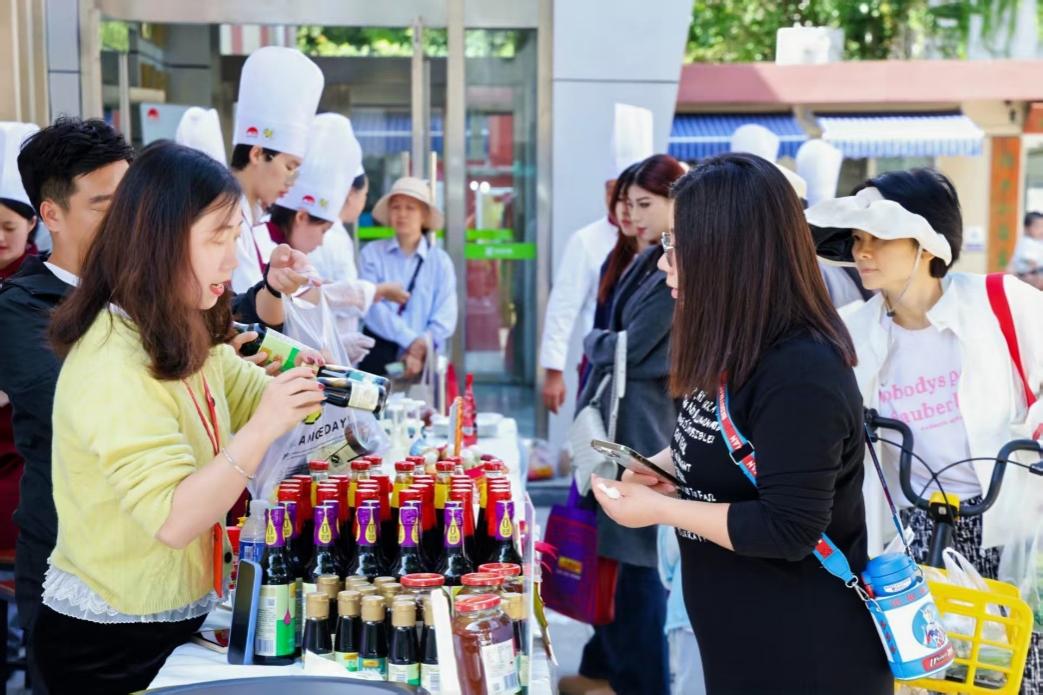 杏彩体育李锦记“100-1=0”的品质密码：从900多道检测到绿色革命(图5)