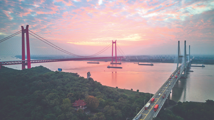 一江两岸正风华半是繁城半田园(图1)